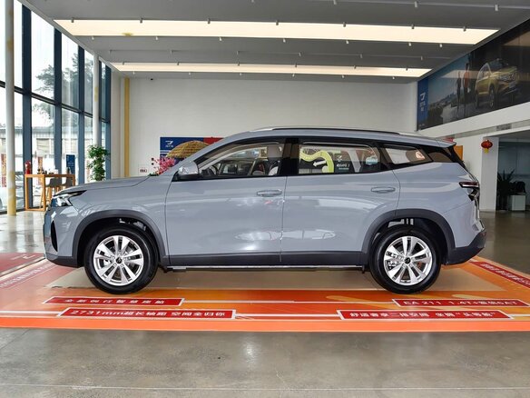 2026 Jetta VS8, серый, 2150000 рублей - вид 6