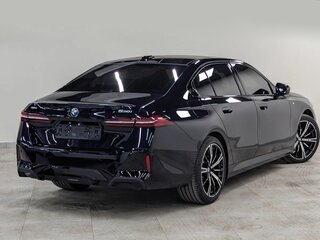 2024 BMW 5 серии 530i xDrive VIII (G60/G61/G68), чёрный, 7500000 рублей, вид 5