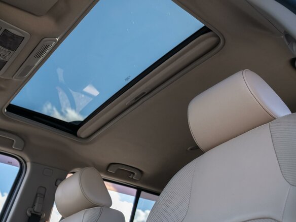2011 Nissan Pathfinder III Рестайлинг, чёрный - вид 13