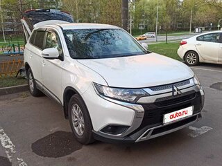 2019 Mitsubishi Outlander III Рестайлинг 3, белый, 2000000 рублей, вид 2