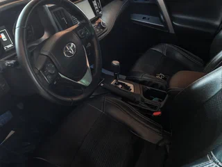 2017 Toyota RAV4 IV (XA40) Рестайлинг, белый, 2600000 рублей, вид 3