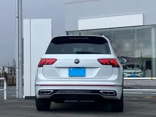 2023 Volkswagen Tiguan II Рестайлинг, белый, 2450000 рублей, вид 4