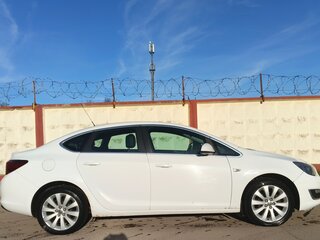 2014 Opel Astra J Рестайлинг, белый, 700000 рублей, вид 2