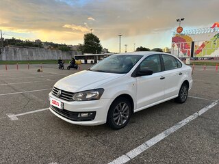 2018 Volkswagen Polo V Рестайлинг, белый, 1050000 рублей, вид 1