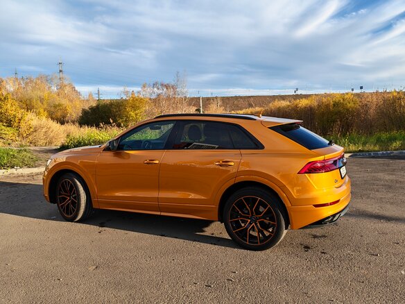 2019 Audi Q8 45 TDI I (4M), оранжевый, 6250000 рублей - вид 17