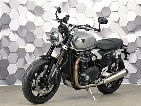 2025 Triumph Speed Twin, серебристый, 1629000 рублей, вид 2