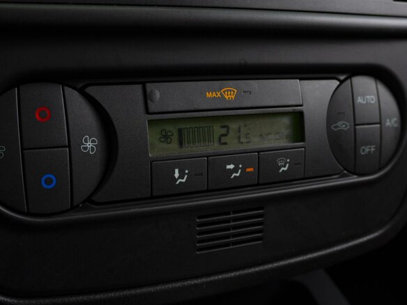 2006 Ford Fiesta Mk5, красный - вид 16