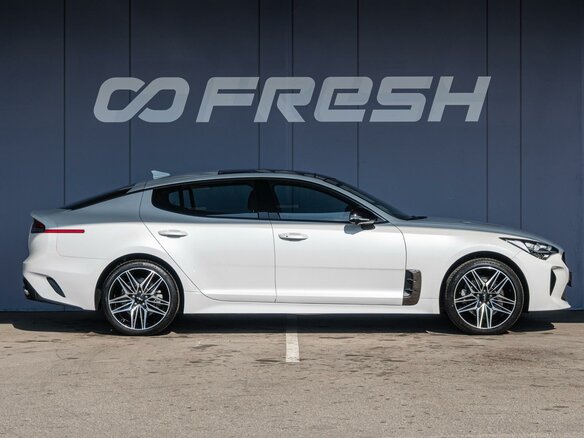 2022 Kia Stinger I Рестайлинг, белый, 3950000 рублей - вид 4