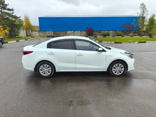 2018 Kia Rio IV, белый, 980000 рублей, вид 3