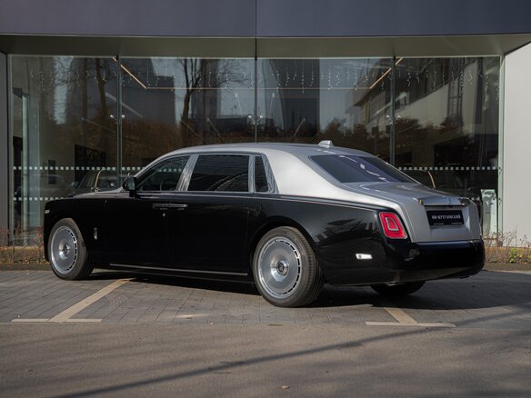 2026 Rolls-Royce Phantom Extended VIII Рестайлинг (Series II), чёрный, 86000000 рублей - вид 11