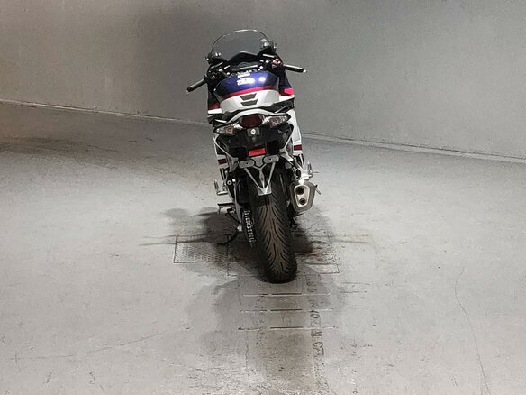 2019 Honda VFR 800, белый - вид 3