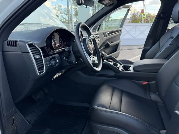 2021 Porsche Cayenne III, белый - вид 9