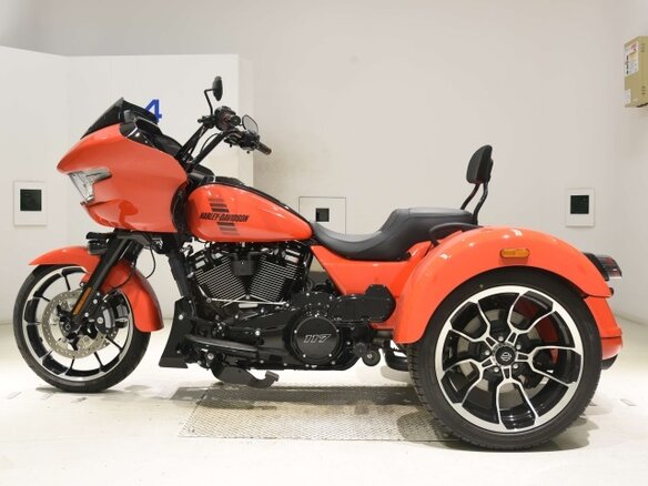 2026 Harley-Davidson Tri Glide, оранжевый, 4500000 рублей - вид 1