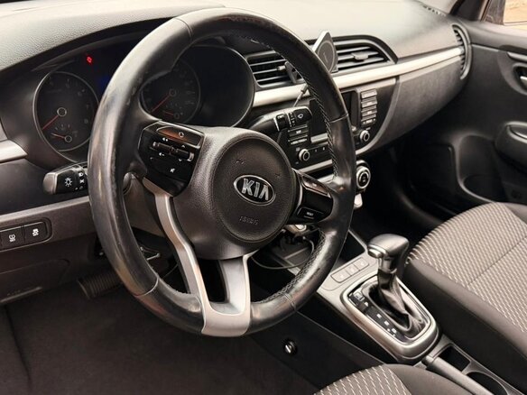 2018 Kia Rio IV, красный, 1300000 рублей - вид 7