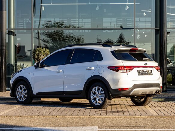 2018 Kia Rio X-Line IV, белый, 1495000 рублей - вид 3