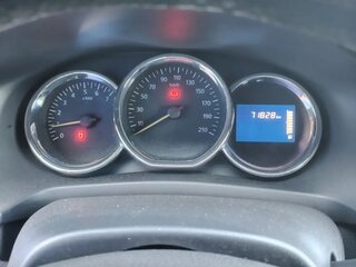 2017 Renault Logan II, белый, 850000 рублей, вид 2