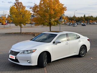 2014 Lexus ES 300h VI, белый, 2300000 рублей, вид 1