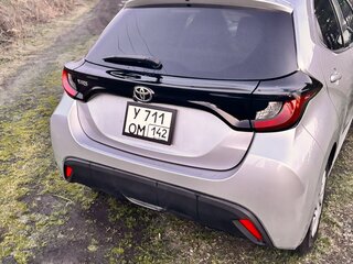 2021 Toyota Yaris IV, серый, 1100000 рублей, вид 5
