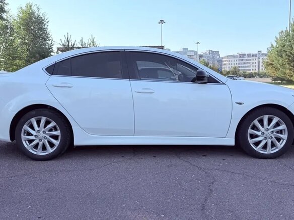 2011 Mazda 6 II (GH) Рестайлинг, белый, 1100000 рублей - вид 4