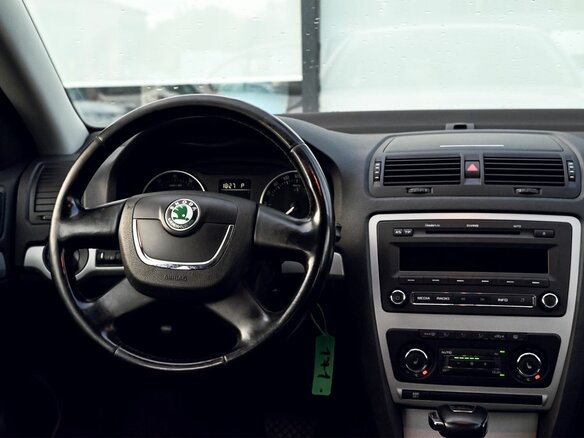 2012 Skoda Octavia II (A5) Рестайлинг, серый, 859000 рублей - вид 16