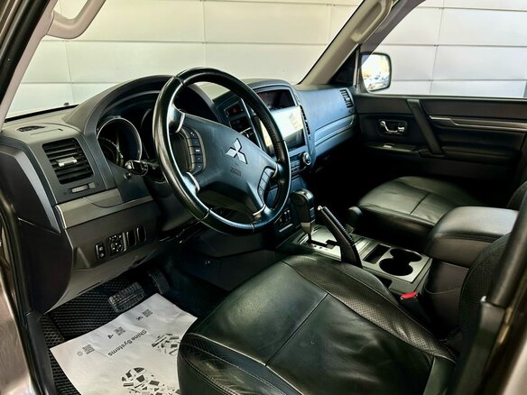 2010 Mitsubishi Pajero IV, коричневый, 1879000 рублей - вид 10