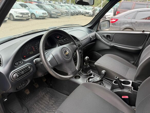2015 Chevrolet Niva I Рестайлинг, серебристый, 695000 рублей - вид 8