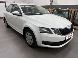 2020 Skoda Octavia III (A7) Рестайлинг, белый, 1750000 рублей, вид 3