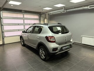 2021 Renault Sandero Stepway II Рестайлинг, серебристый, 1245000 рублей, вид 4