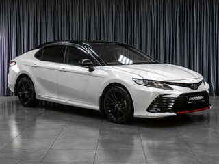 2021 Toyota Camry VIII (XV70) Рестайлинг, белый, 3200000 рублей, вид 3