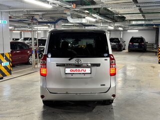 2010 Toyota Noah II (R70), серебристый, 990000 рублей, вид 4