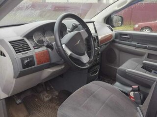 2007 Chrysler Town & Country V, серебристый, 600000 рублей, вид 5