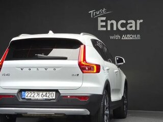 2022 Volvo XC40 I, белый, 4682885 рублей, вид 4