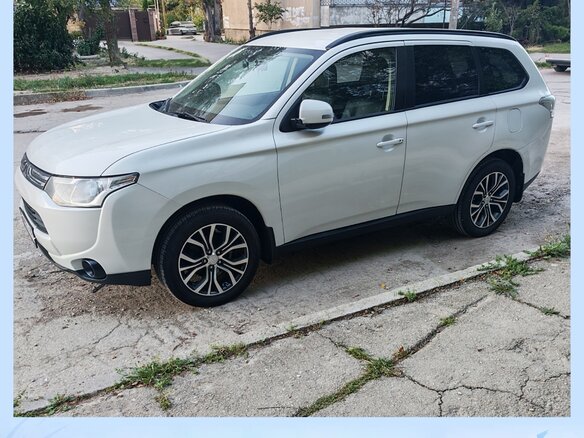 2013 Mitsubishi Outlander III, белый, 1350000 рублей - вид 9