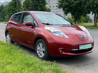 2011 Nissan Leaf (EM61) I (ZE0/AZE0), красный, 995000 рублей, вид 4