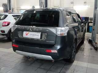 2014 Mitsubishi Outlander III Рестайлинг, серый, 1520000 рублей, вид 3