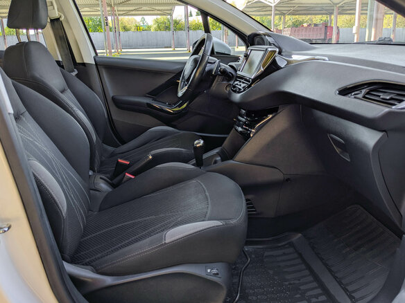 2013 Peugeot 208 I, белый, 559900 рублей - вид 10