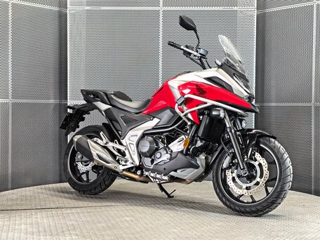 2021 Honda NC 750X, красный, 945000 рублей, вид 2