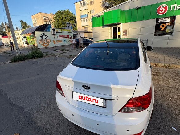 2012 Hyundai Solaris I, белый, 430000 рублей - вид 2