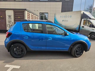 2022 Renault Sandero Stepway II Рестайлинг, синий, 1450000 рублей, вид 4