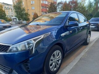 2021 Kia Rio IV Рестайлинг, синий, 1560000 рублей, вид 2