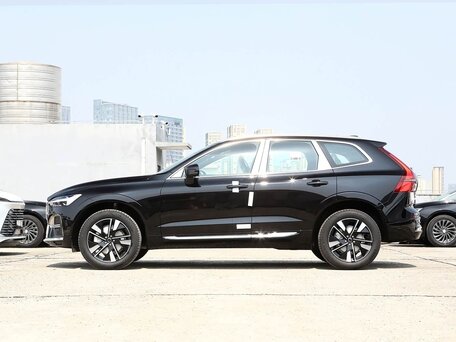 2025 Volvo XC60 II Рестайлинг 2, чёрный, 6105003 рублей, вид 4