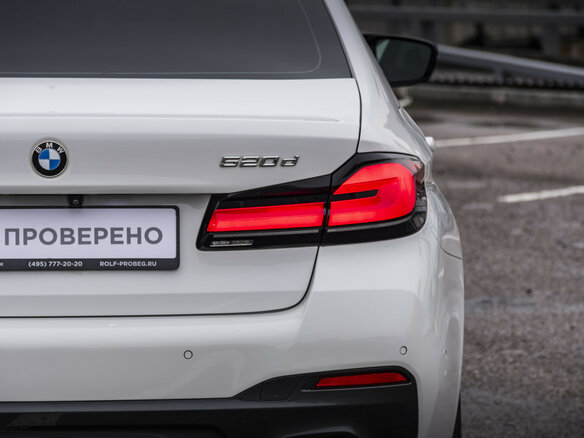 2020 BMW 5 серии 520d xDrive VII (G30/G31/G38) Рестайлинг, белый, 4570000 рублей - вид 7