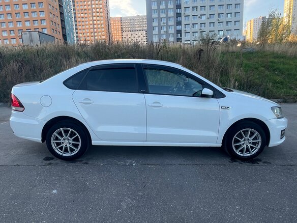 2016 Volkswagen Polo V Рестайлинг, белый - вид 3