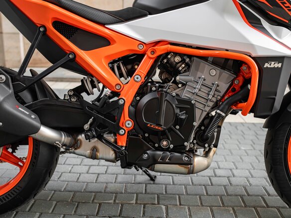 2026 KTM 990 Duke, оранжевый, 1990000 рублей - вид 7
