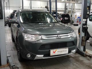 2014 Mitsubishi Outlander III Рестайлинг, серый, 1520000 рублей, вид 2