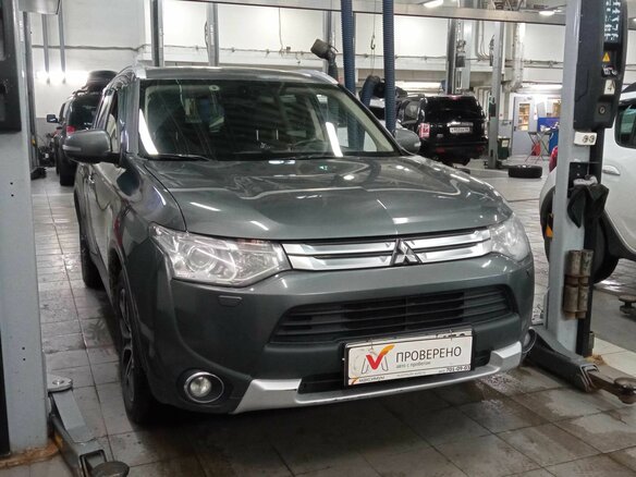 2014 Mitsubishi Outlander III Рестайлинг, серый, 1520000 рублей - вид 1