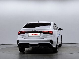 2024 Kia K3 II Рестайлинг, белый, 1950000 рублей, вид 4