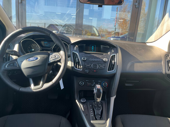 2018 Ford Focus III Рестайлинг, серебристый, 1190000 рублей - вид 9