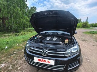 2011 Volkswagen Touareg II, чёрный, 2150000 рублей, вид 4