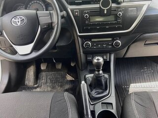 2013 Toyota Auris II, белый, 1550000 рублей, вид 3